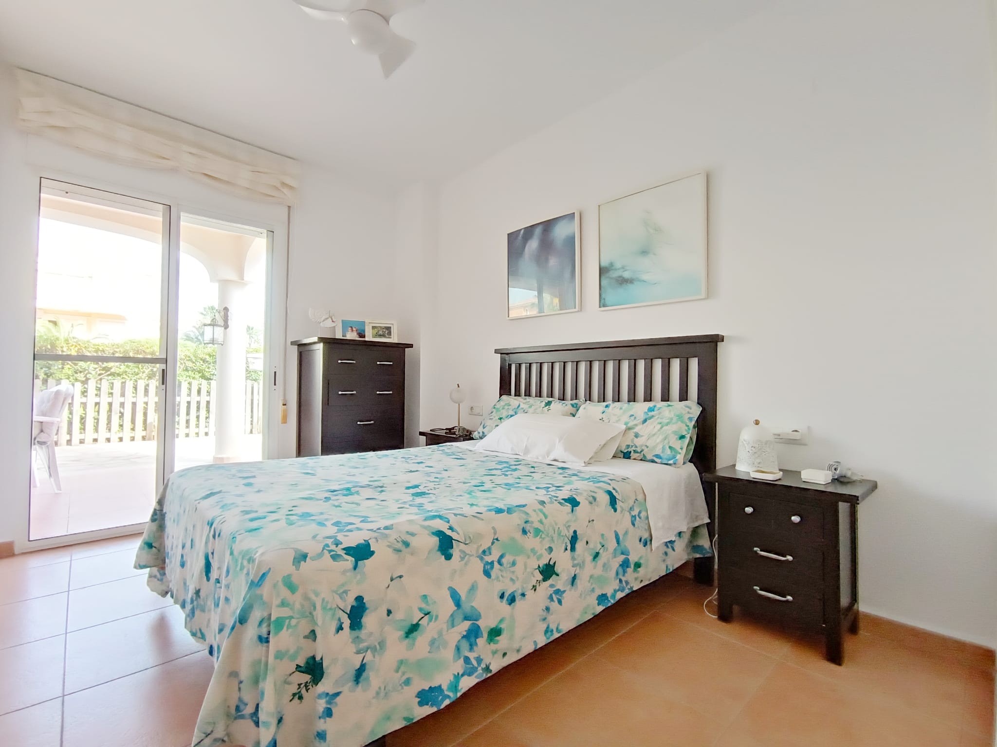 Apartamento cercano a la ciudad y dentro de una bonita urbanización.