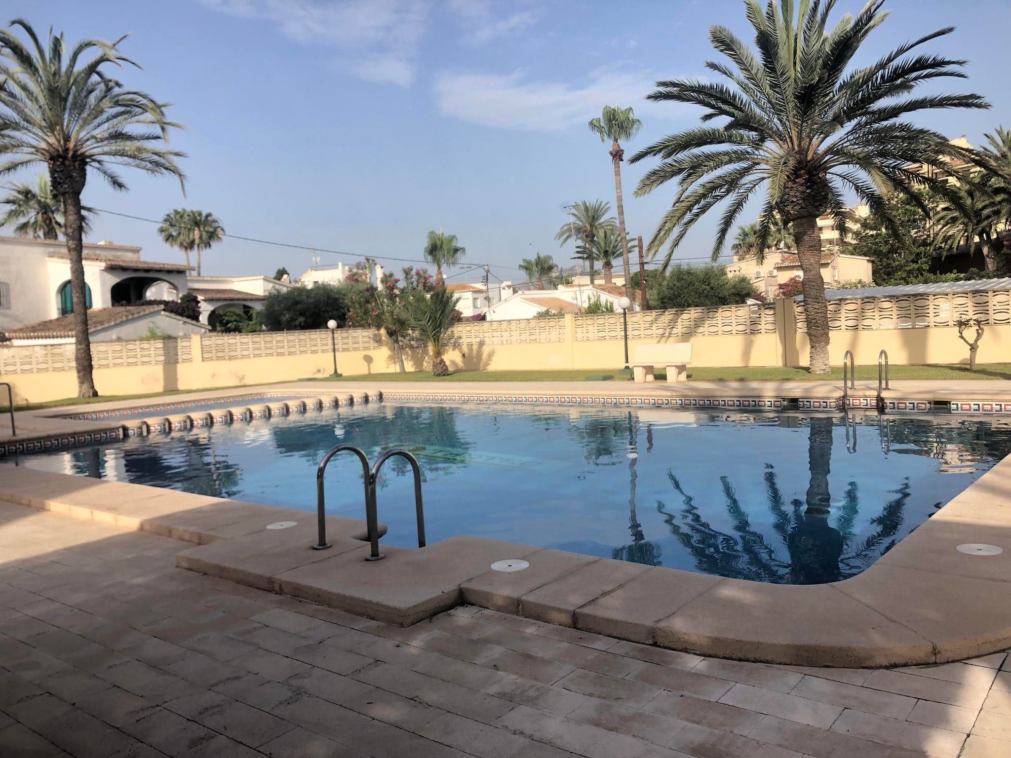 SE ALQUILA APARTAMENTO JUNTO A UNA DE LAS MEJORES PLAYAS DE DENIA