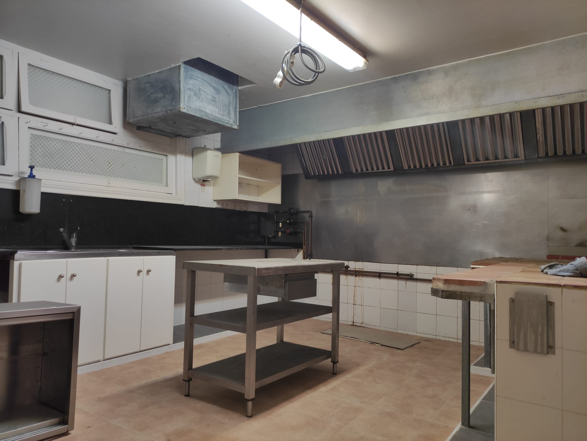 SE VENDE RESTAURANTE JUNTO A OFICINA EN DENIA