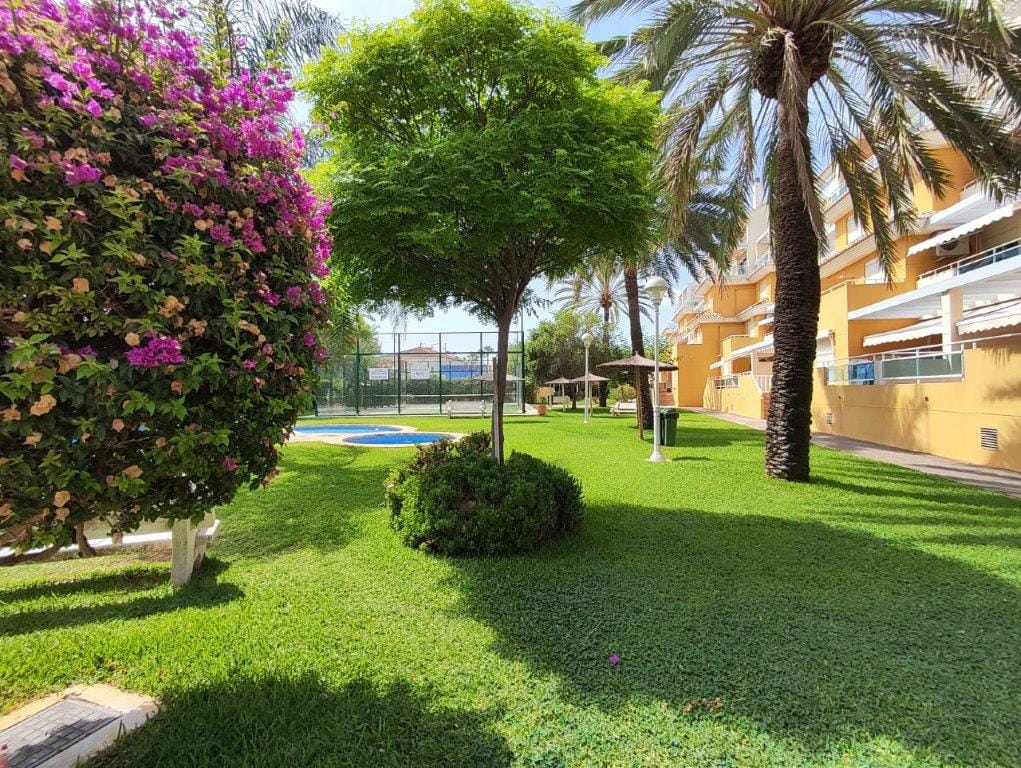 Planta baja en primera linea de playa complemtamente reformado