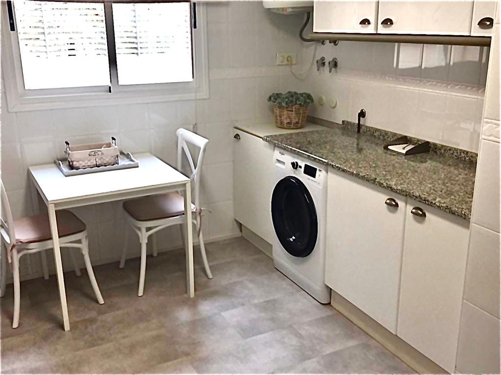 SE ALQUILA APARTAMENTO JUNTO A UNA DE LAS MEJORES PLAYAS DE DENIA