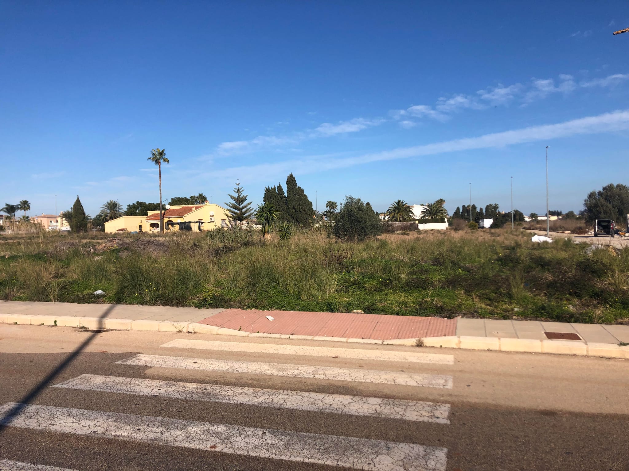 Solar de 6300 m2 listo para la construcción de viviendas unifamiliares u adosados.