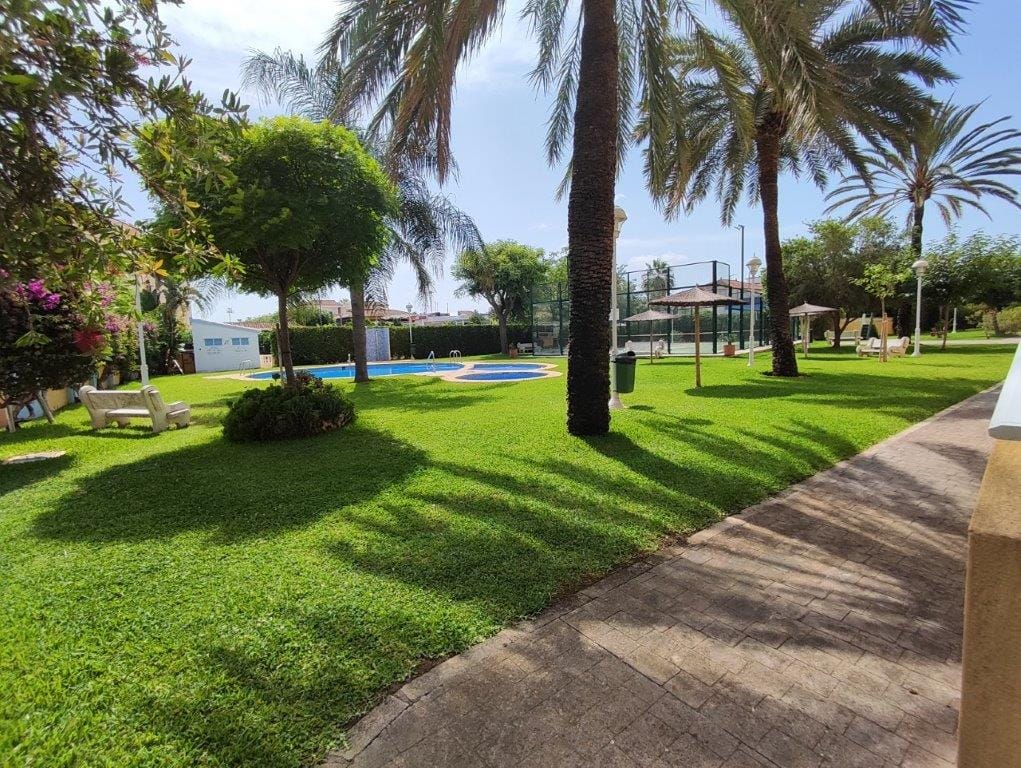 Planta baja en primera linea de playa complemtamente reformado