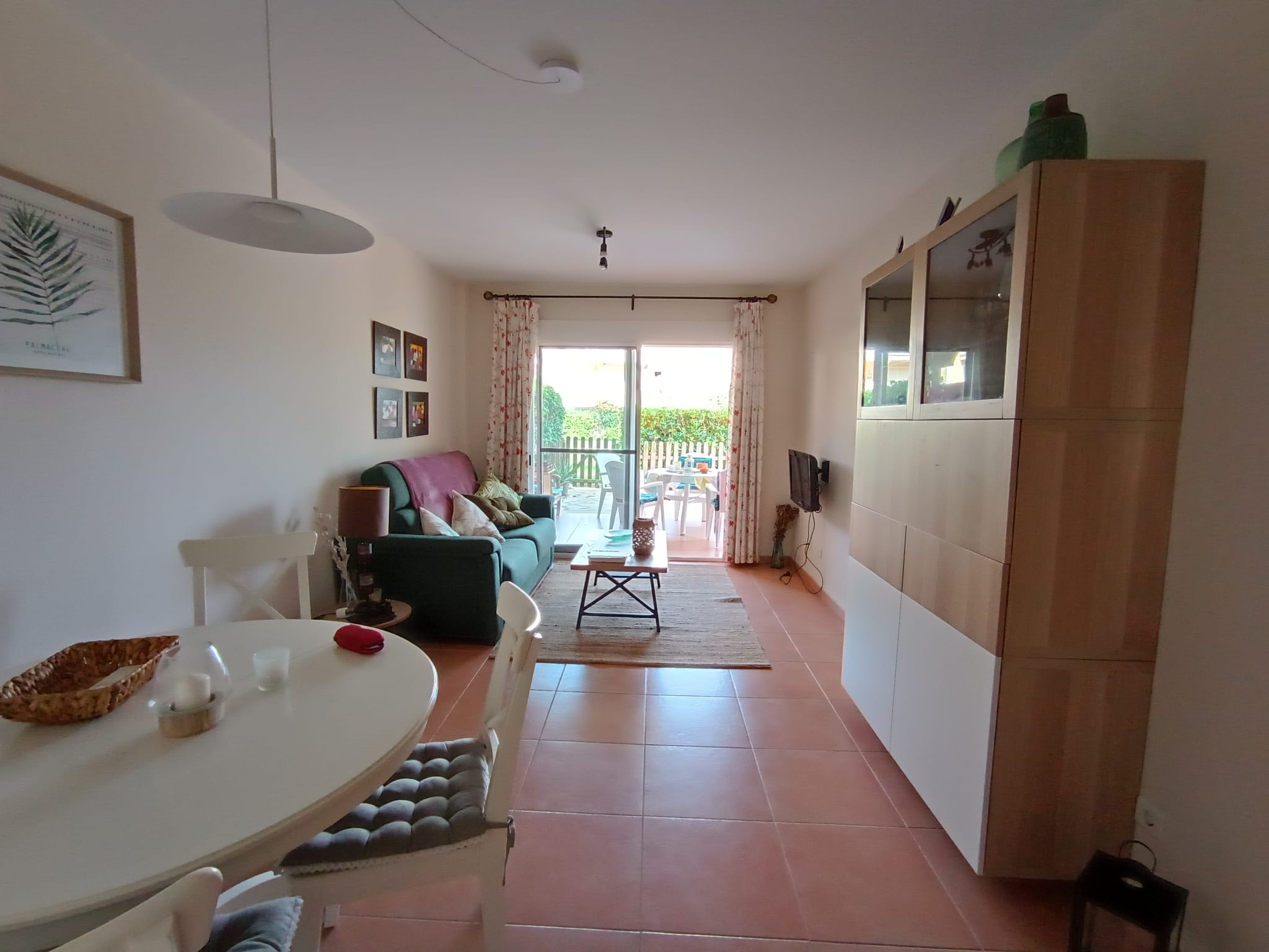 Apartamento cercano a la ciudad y dentro de una bonita urbanización.