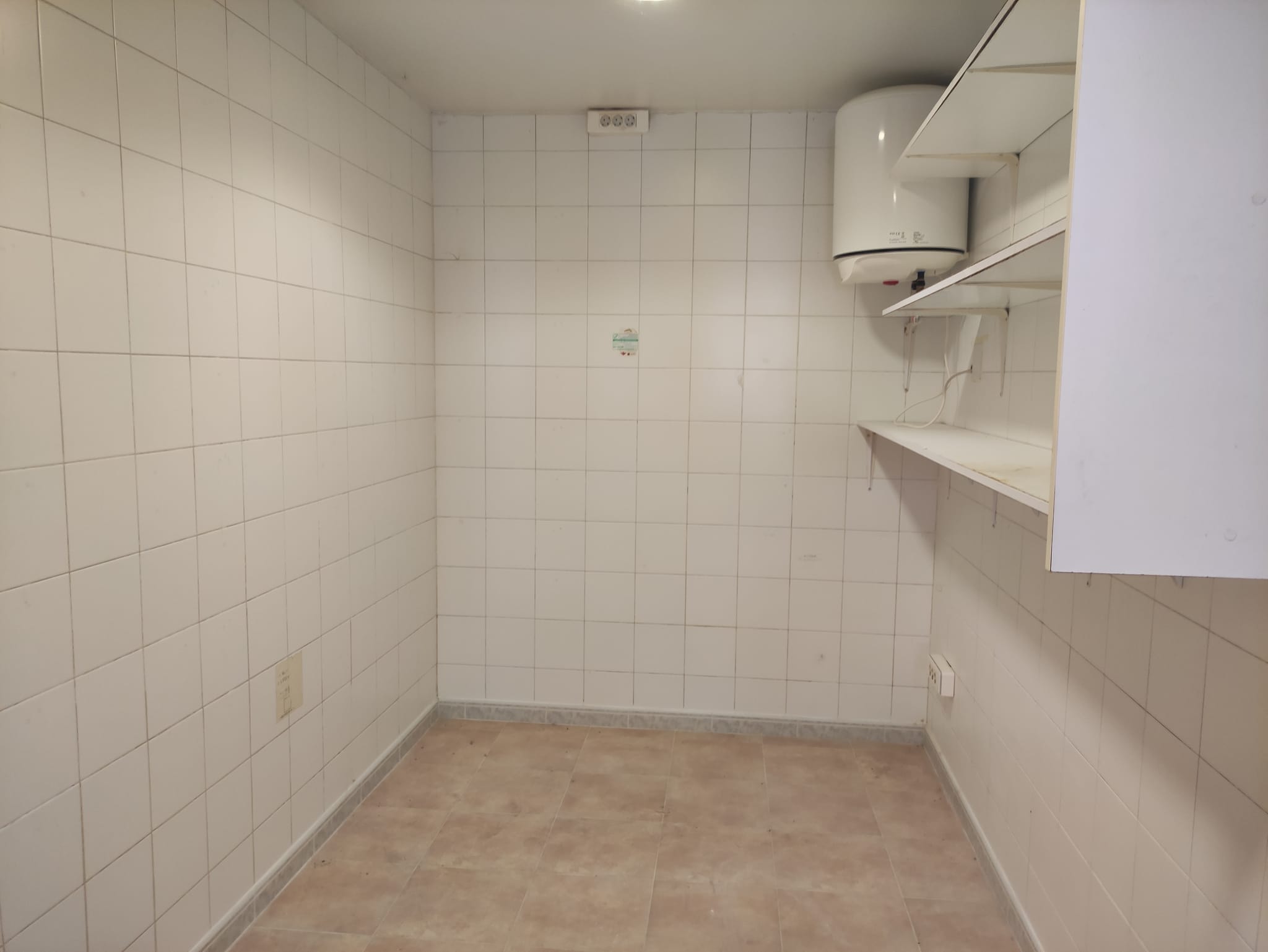 SE VENDE RESTAURANTE JUNTO A OFICINA EN DENIA