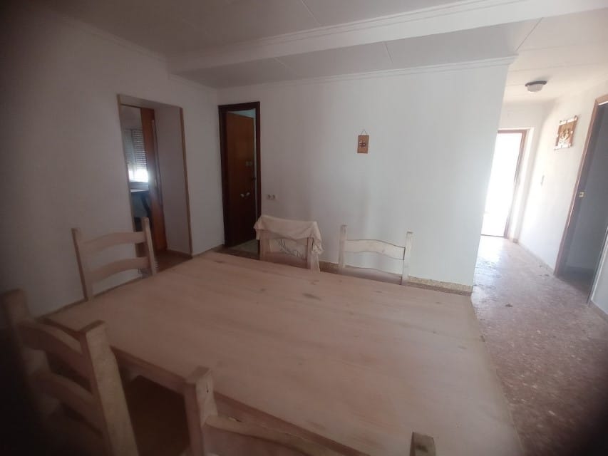 Chalet en venta en las marinas con amplia parcela y piscina