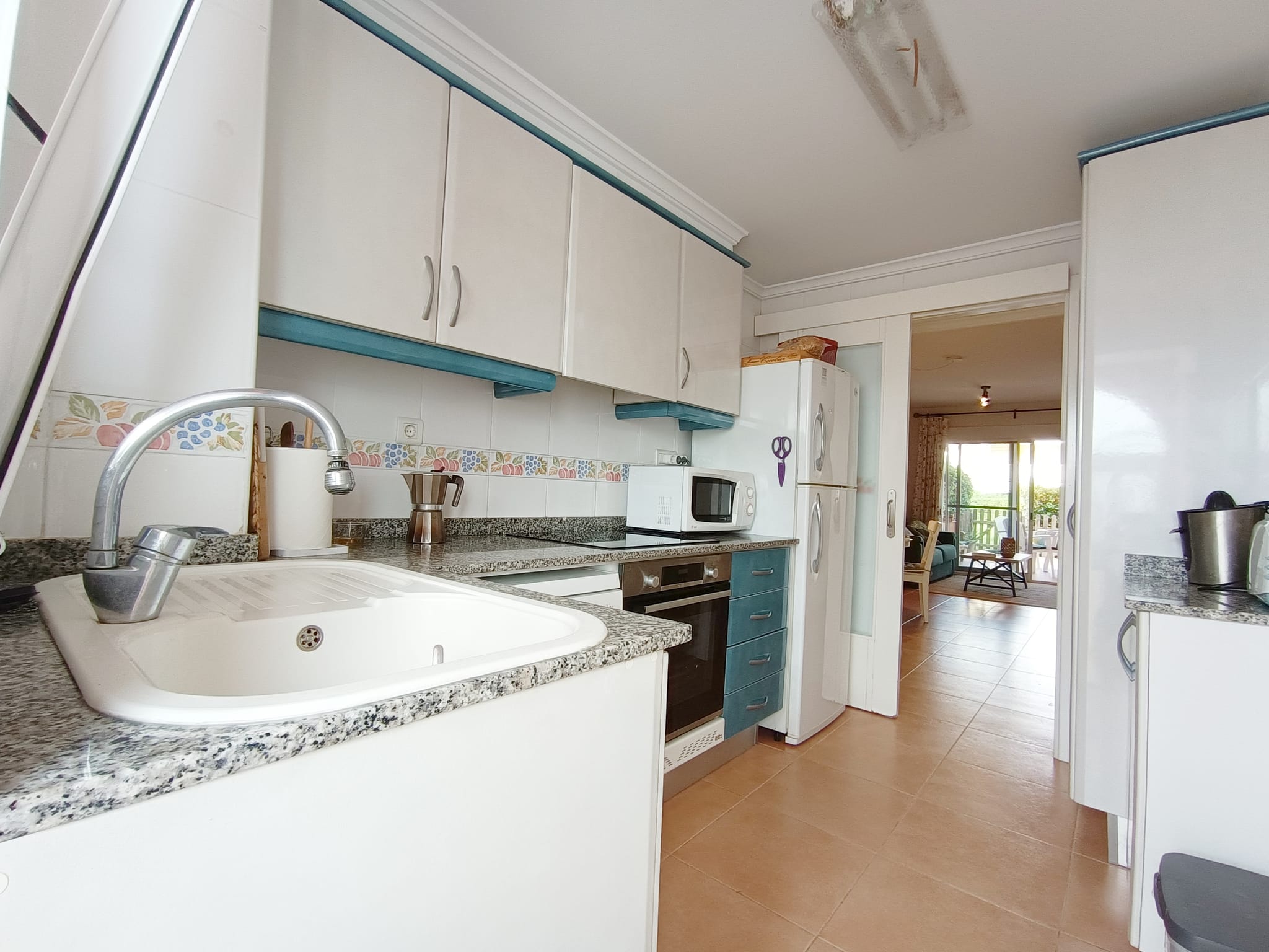 Apartamento cercano a la ciudad y dentro de una bonita urbanización.