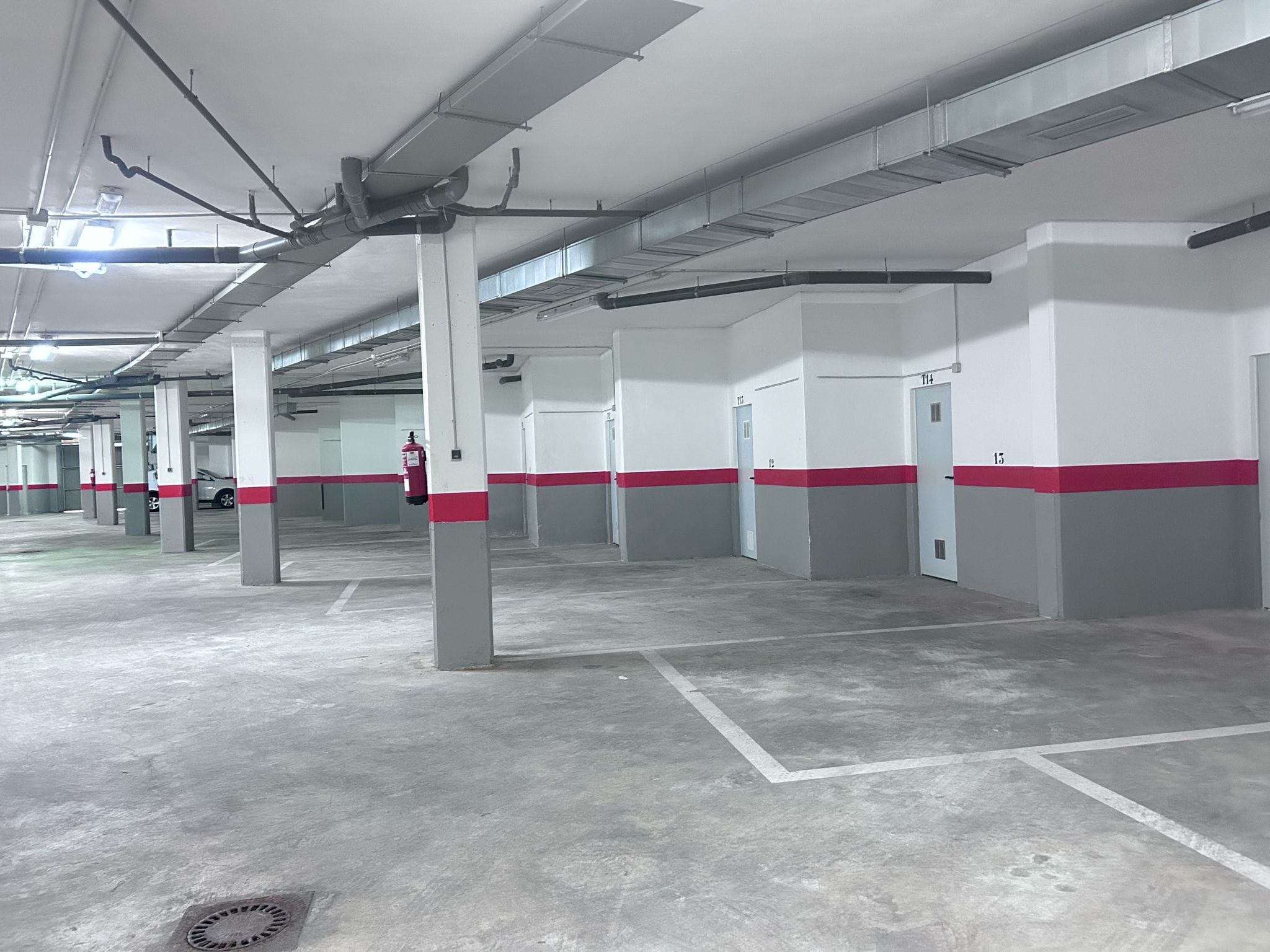 Plaza de garaje en planta sótano en edificio de playa de Las Marinas km 3.5