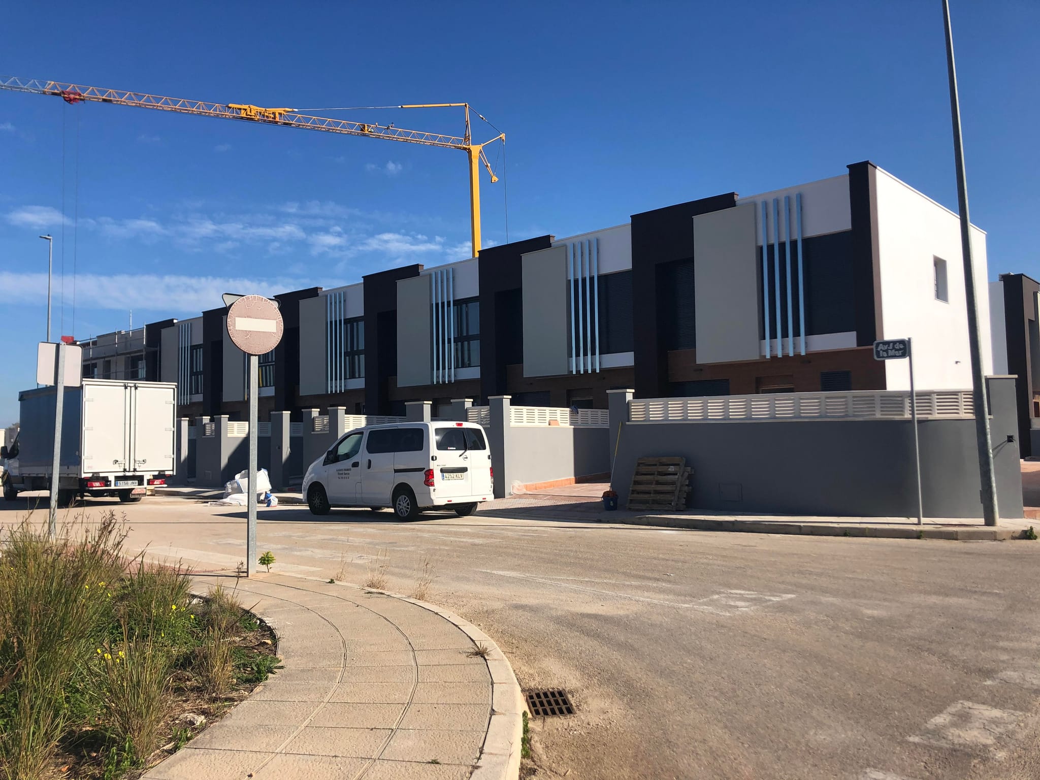 Solar de 6300 m2 listo para la construcción de viviendas unifamiliares u adosados.