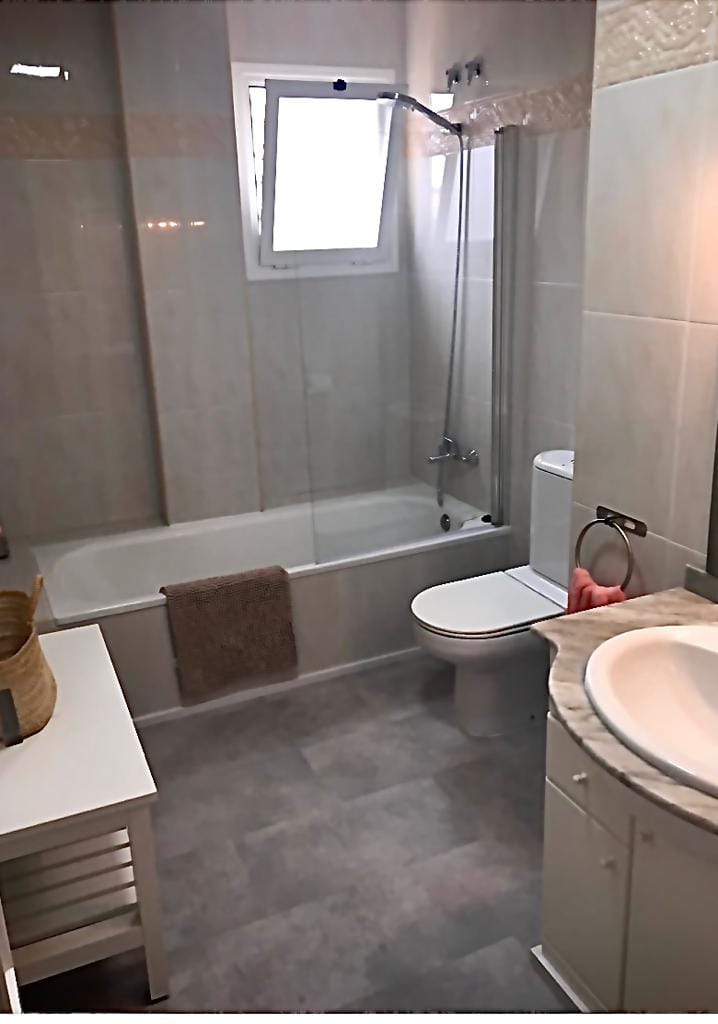 SE ALQUILA APARTAMENTO JUNTO A UNA DE LAS MEJORES PLAYAS DE DENIA