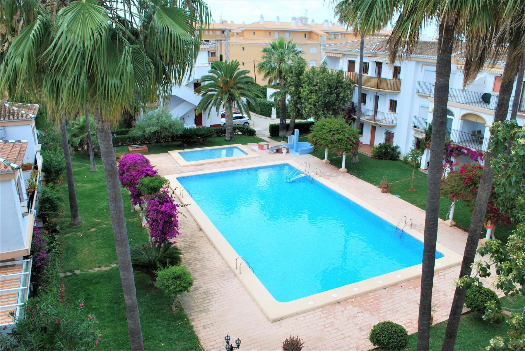 Ático con terraza espectacular cerca de una magnífica playa en Las Marinas.
