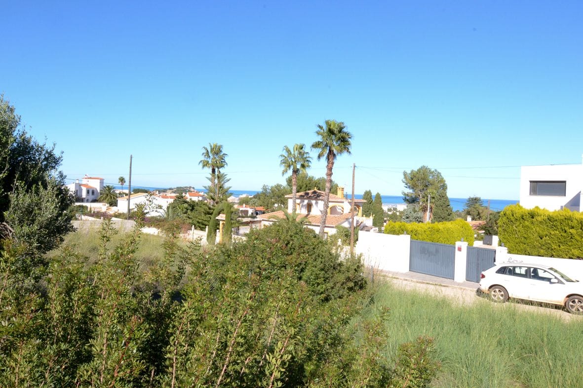 Parcela con vistas a poca distancia del casco urbano.
