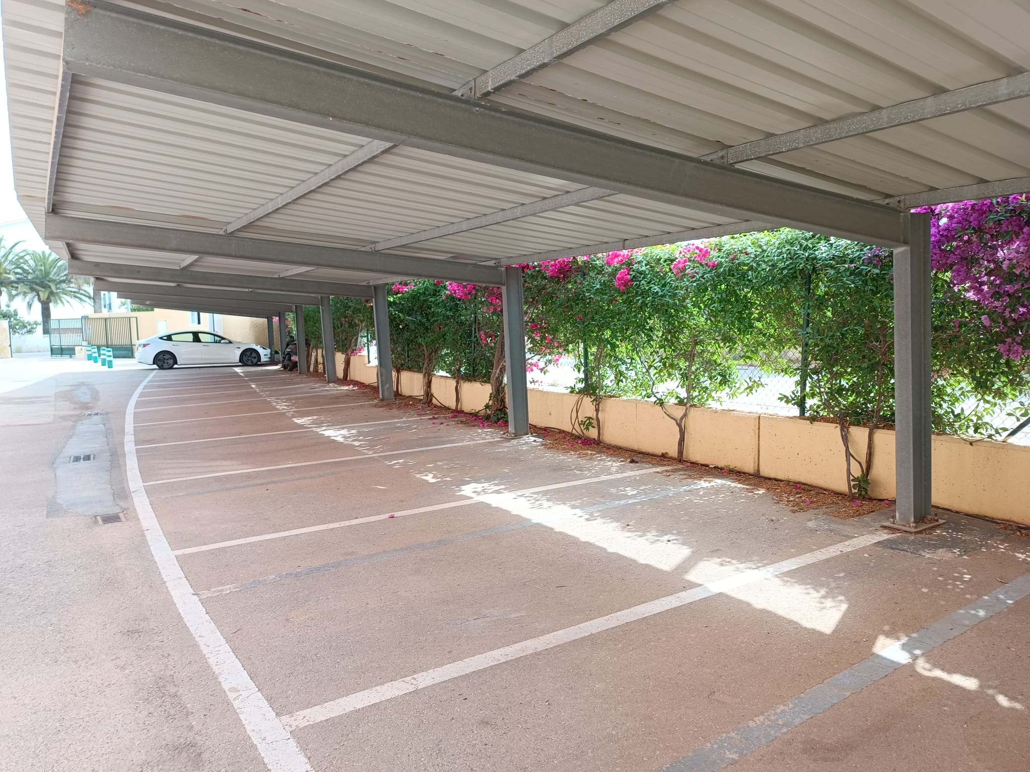 Apartamento cercano a la ciudad y dentro de una bonita urbanización.