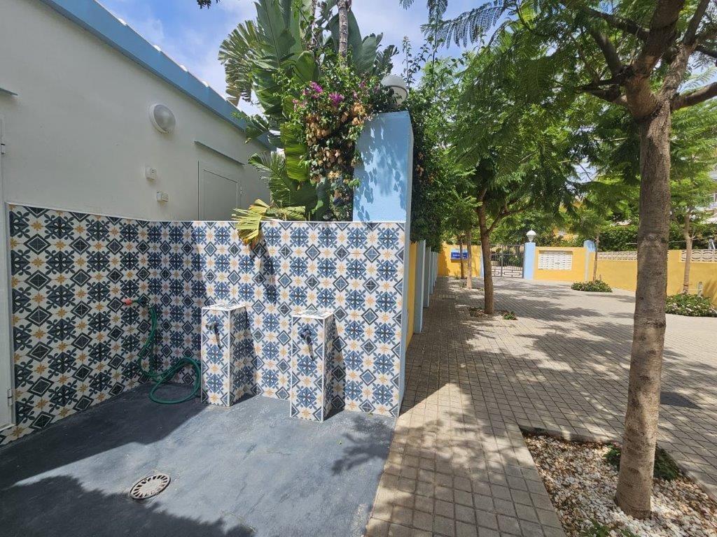 Planta baja en primera linea de playa complemtamente reformado