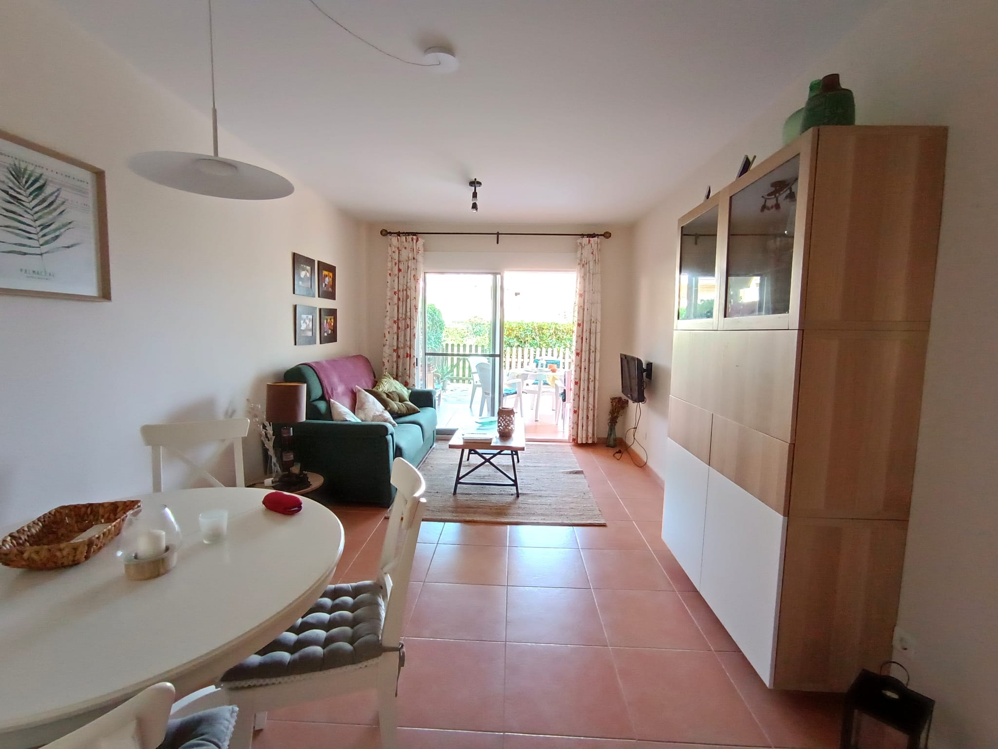 Apartamento cercano a la ciudad y dentro de una bonita urbanización.