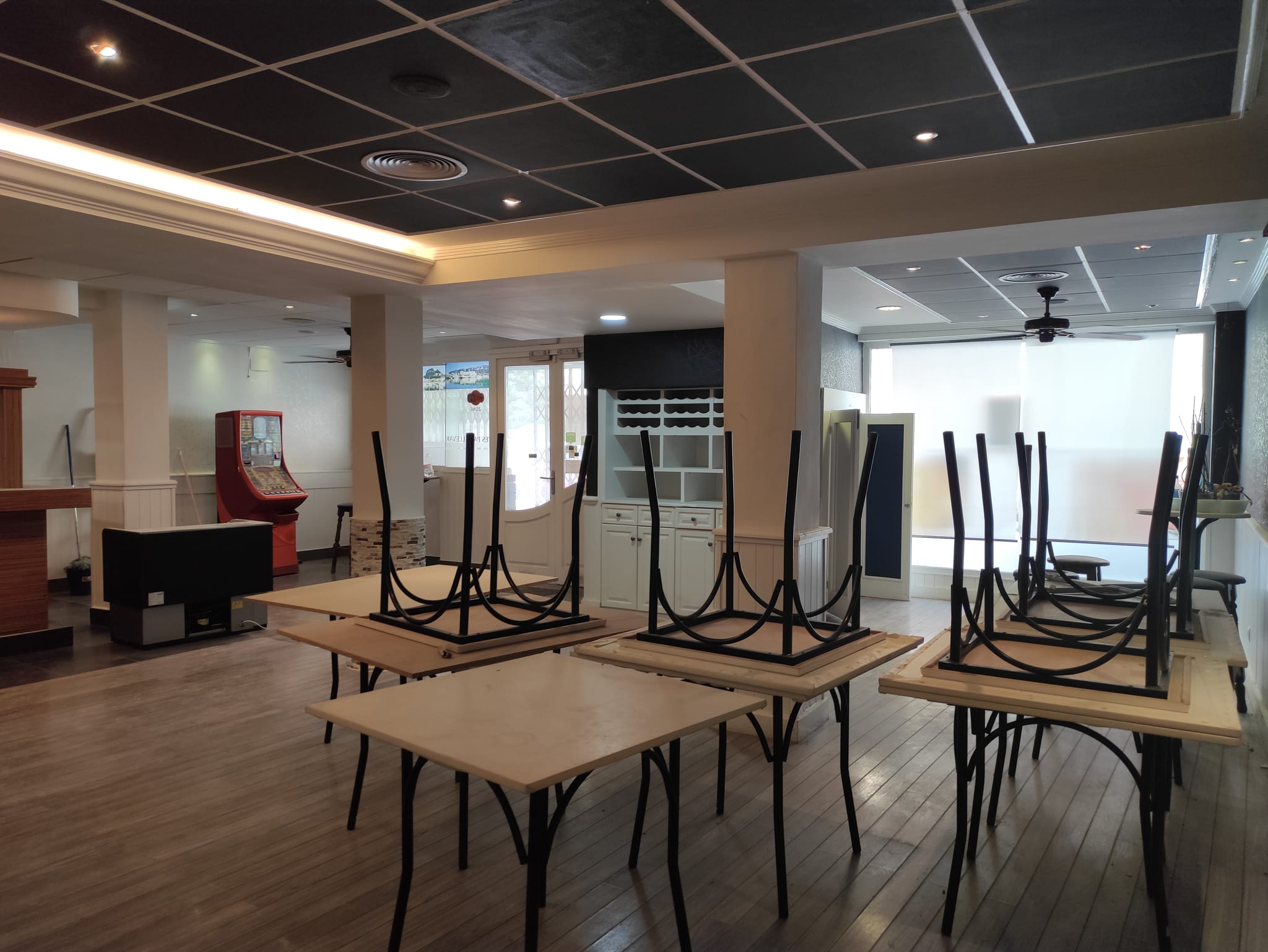 SE VENDE RESTAURANTE JUNTO A OFICINA EN DENIA