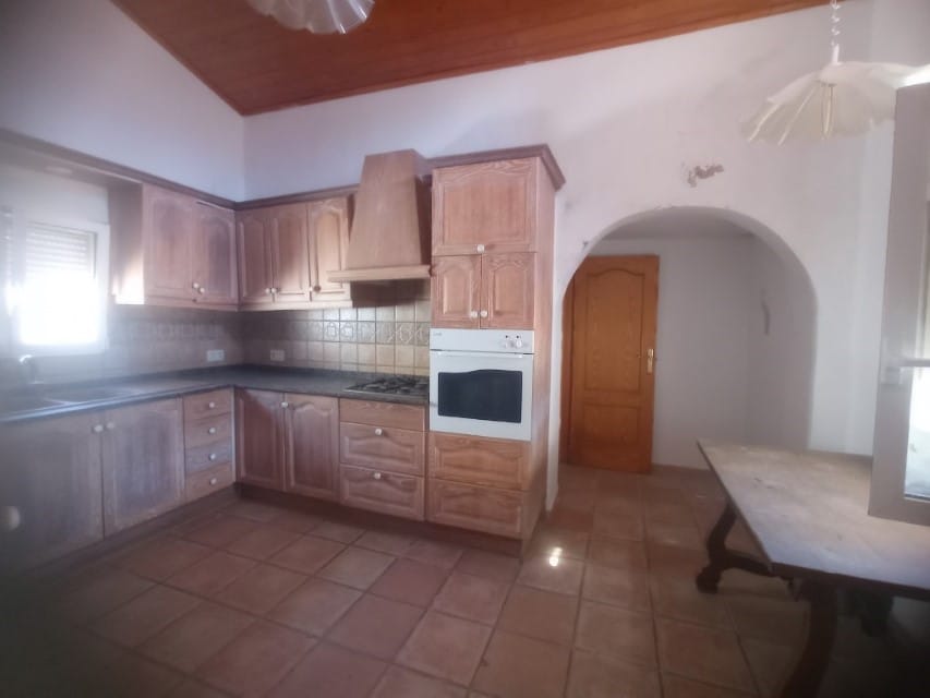 Chalet en venta en las marinas con amplia parcela y piscina