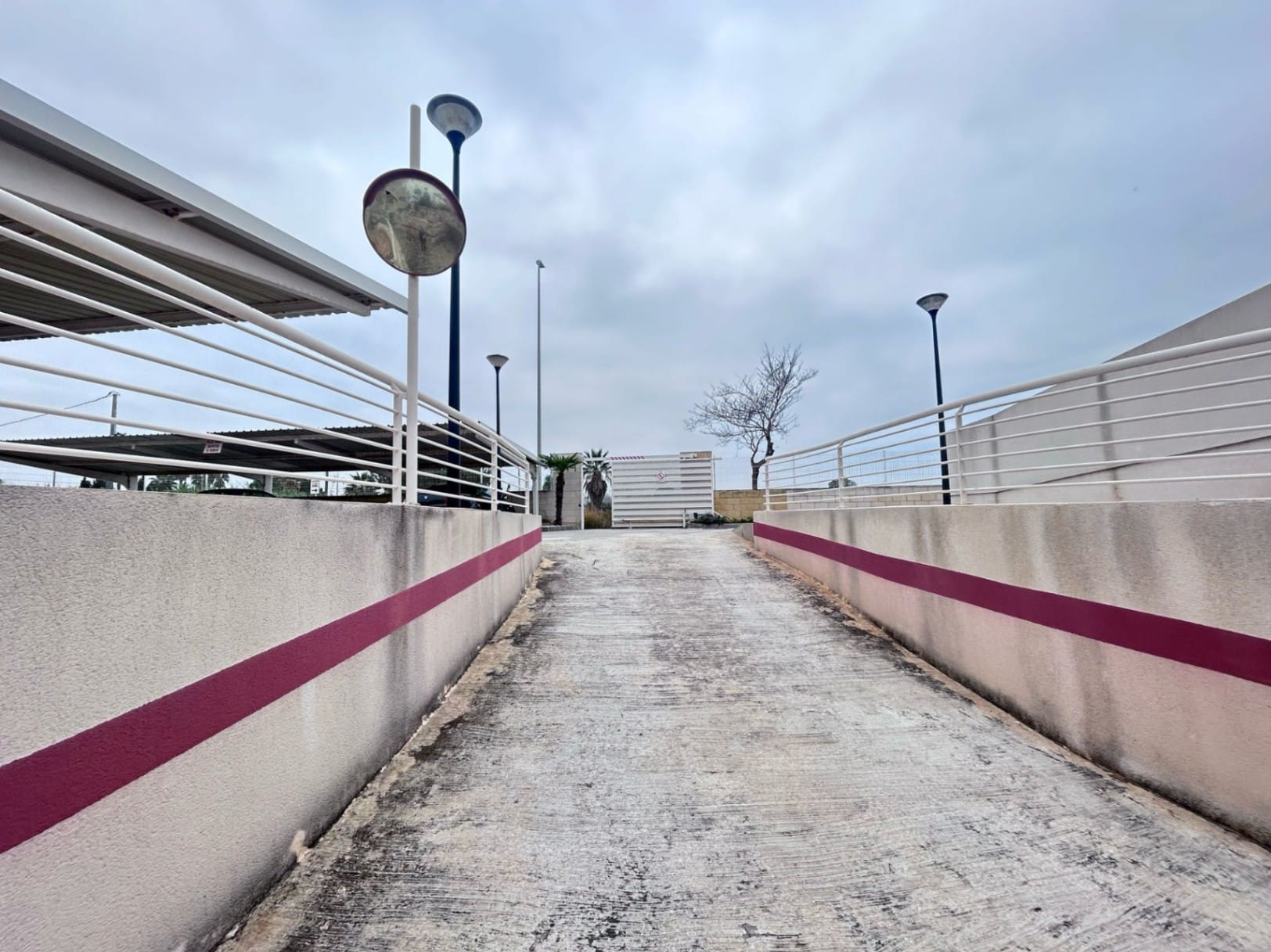Plaza de garaje en planta sótano en edificio de playa de Las Marinas km 3.5