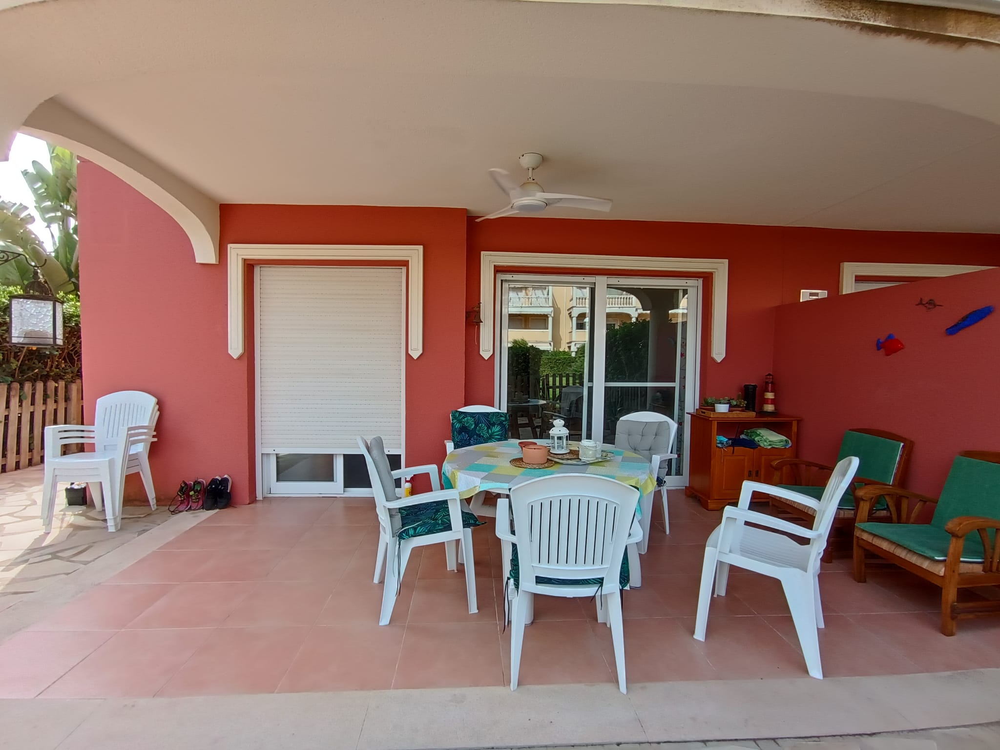 Apartamento cercano a la ciudad y dentro de una bonita urbanización.
