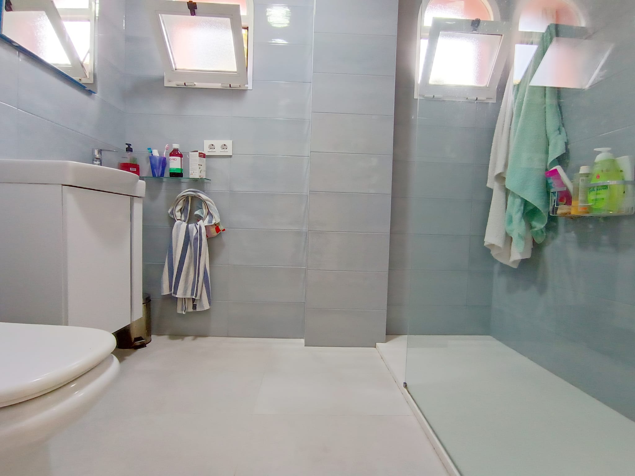 Apartamento cercano a la ciudad y dentro de una bonita urbanización.