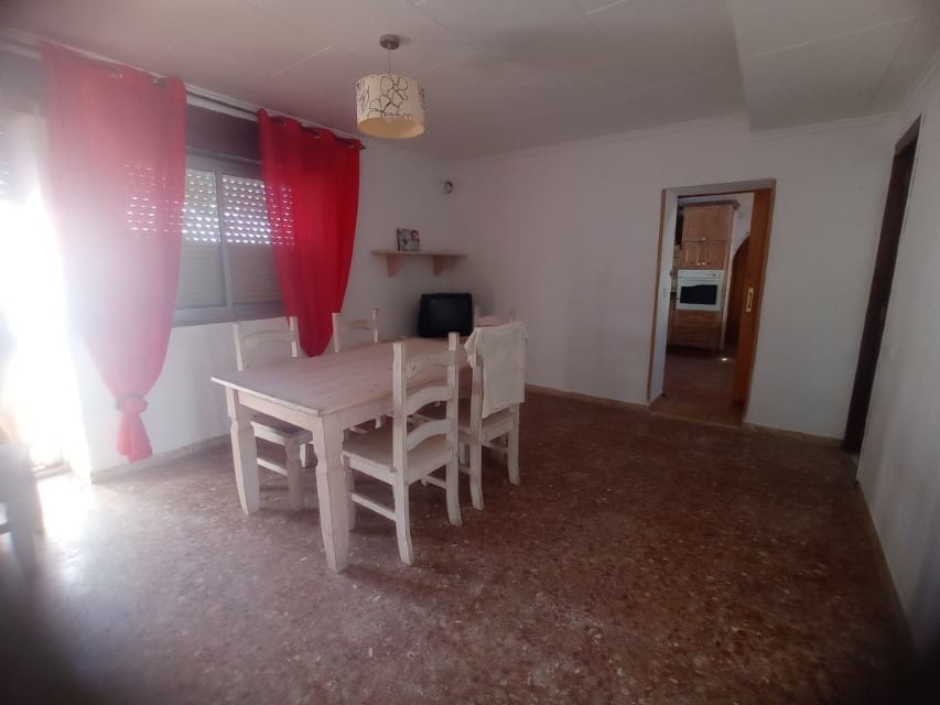Chalet en venta en las marinas con amplia parcela y piscina