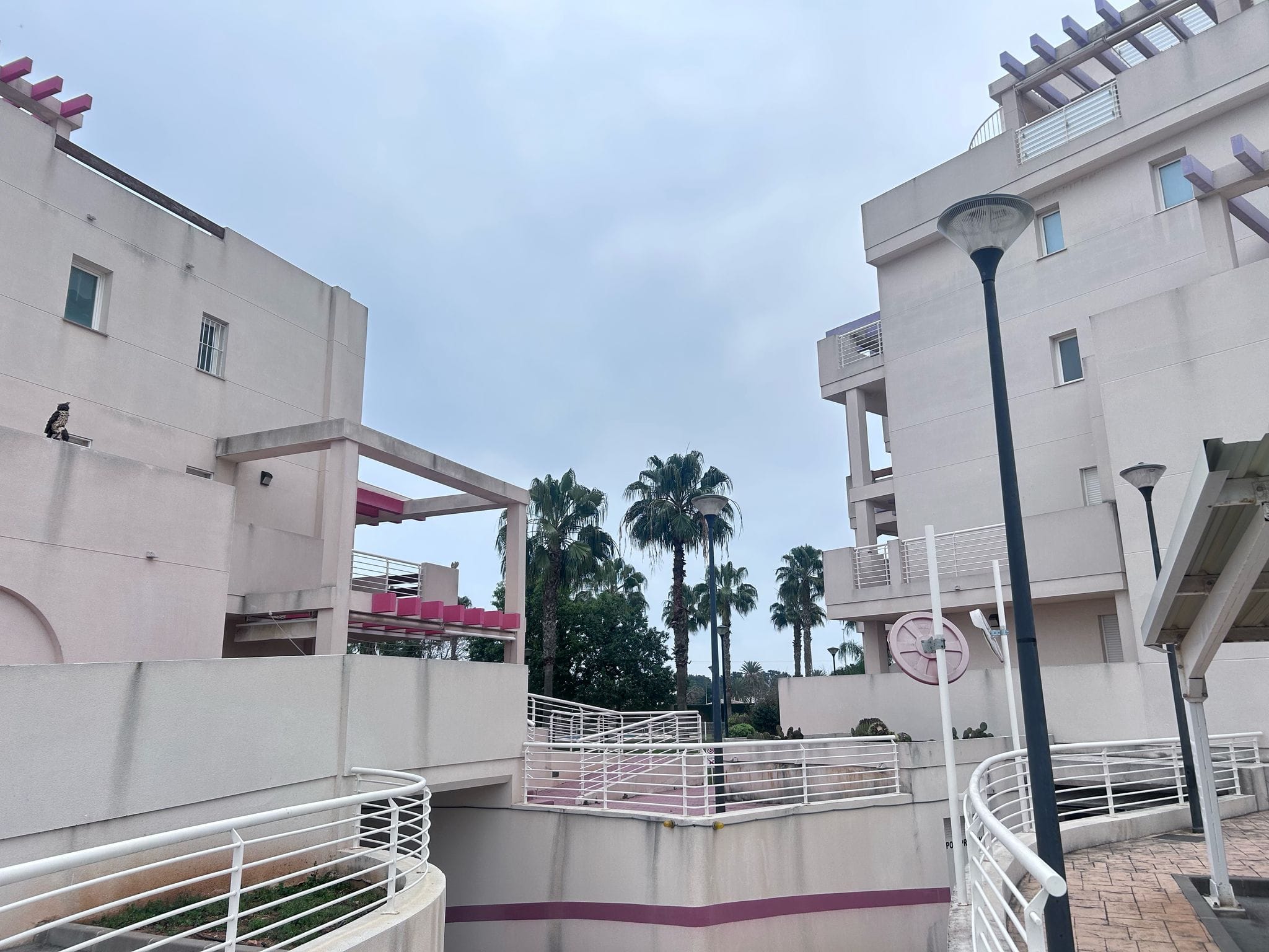 Plaza de garaje en planta sótano en edificio de playa de Las Marinas km 3.5