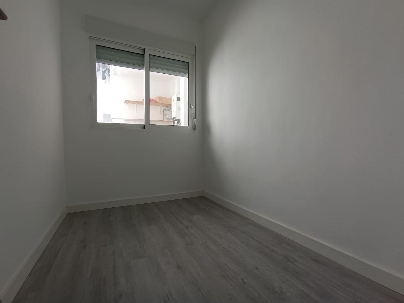 Alquiler de piso para todo el año, totalmente renovado y soleado.