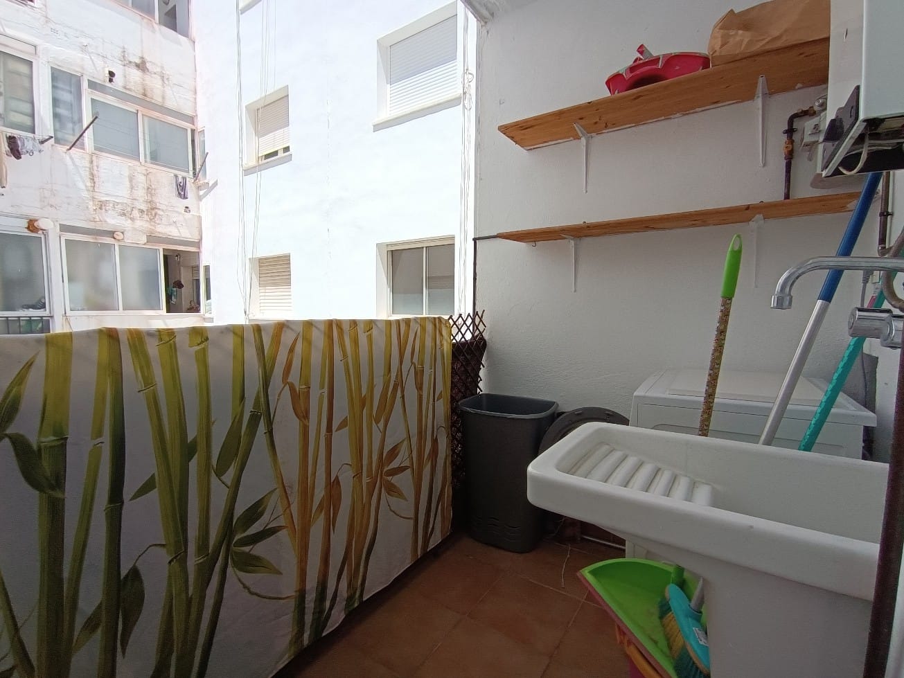Alquiler de piso para todo el año, totalmente renovado y soleado.