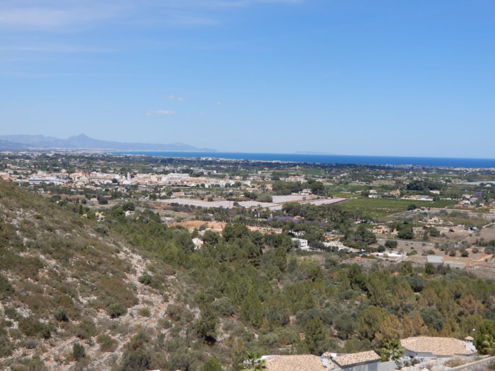 Parcela con vistas al mar.