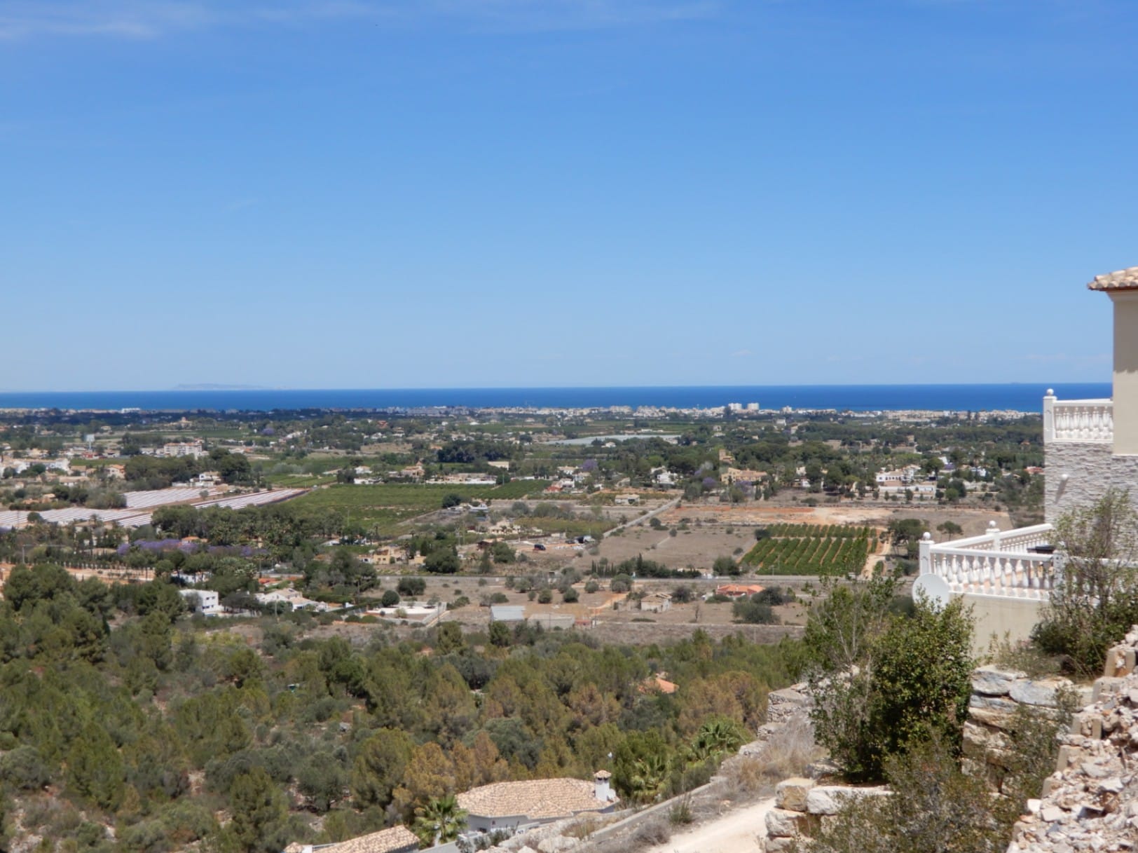Parcela con vistas al mar.