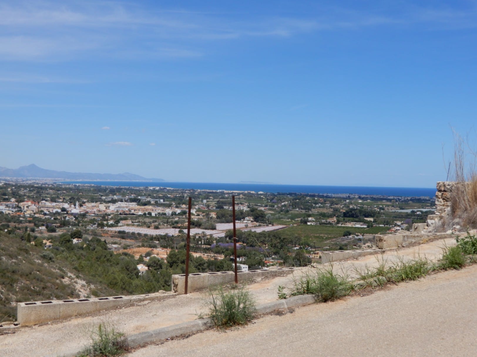 Parcela con vistas al mar.