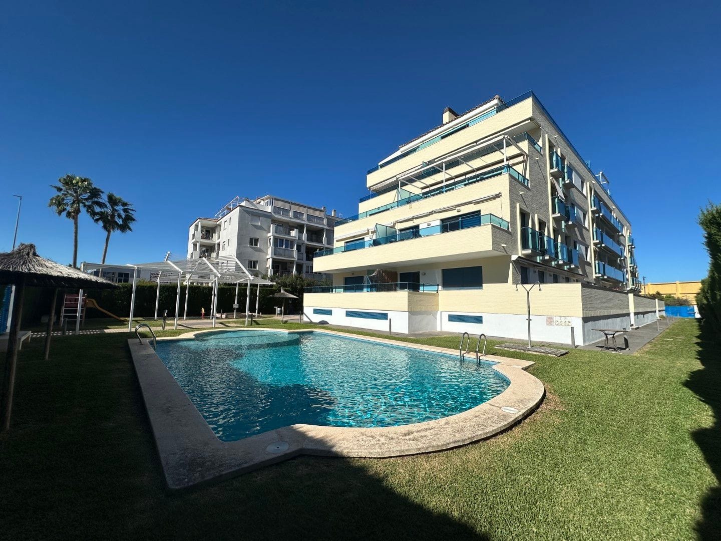 Apartamento en venta de 3 habitaciones en Denia, Alicante.
