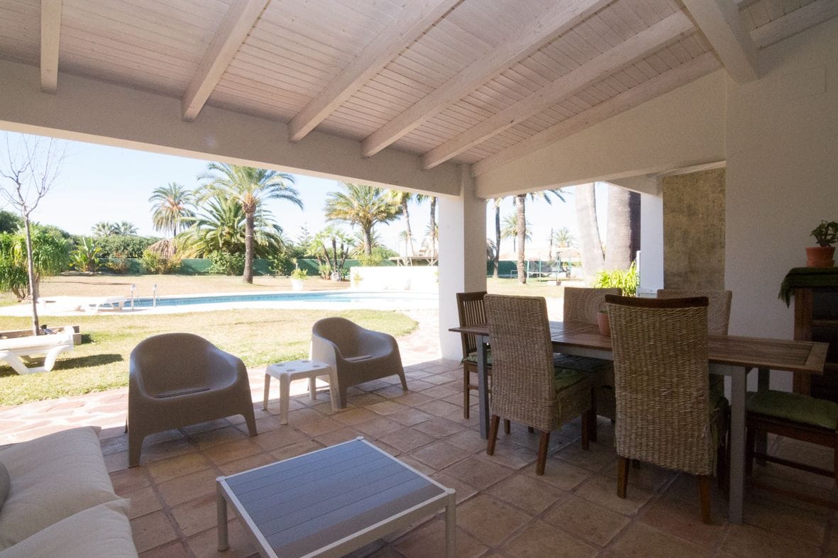 Villa mediterránea con gran parcela.