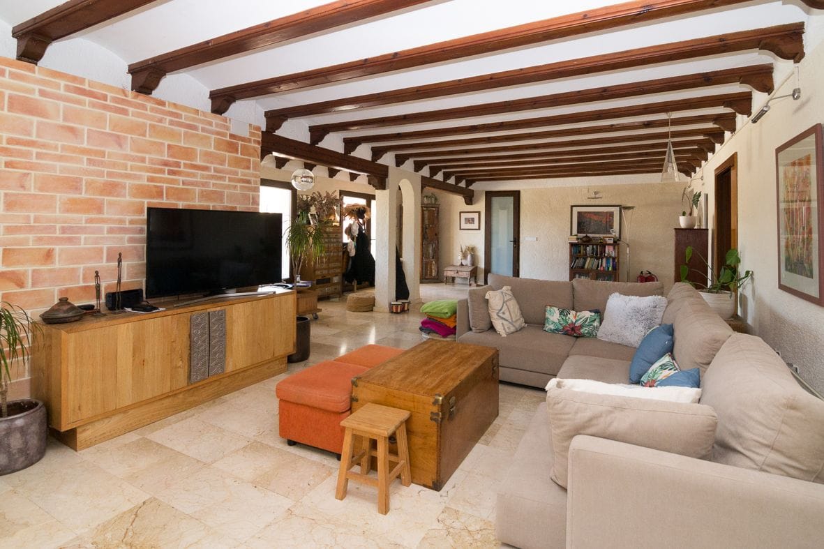 Villa mediterránea con gran parcela.