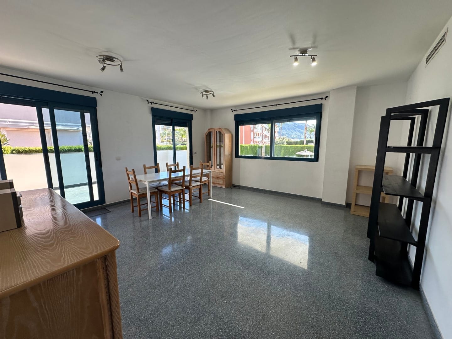 Apartamento en venta de 3 habitaciones en Denia, Alicante.