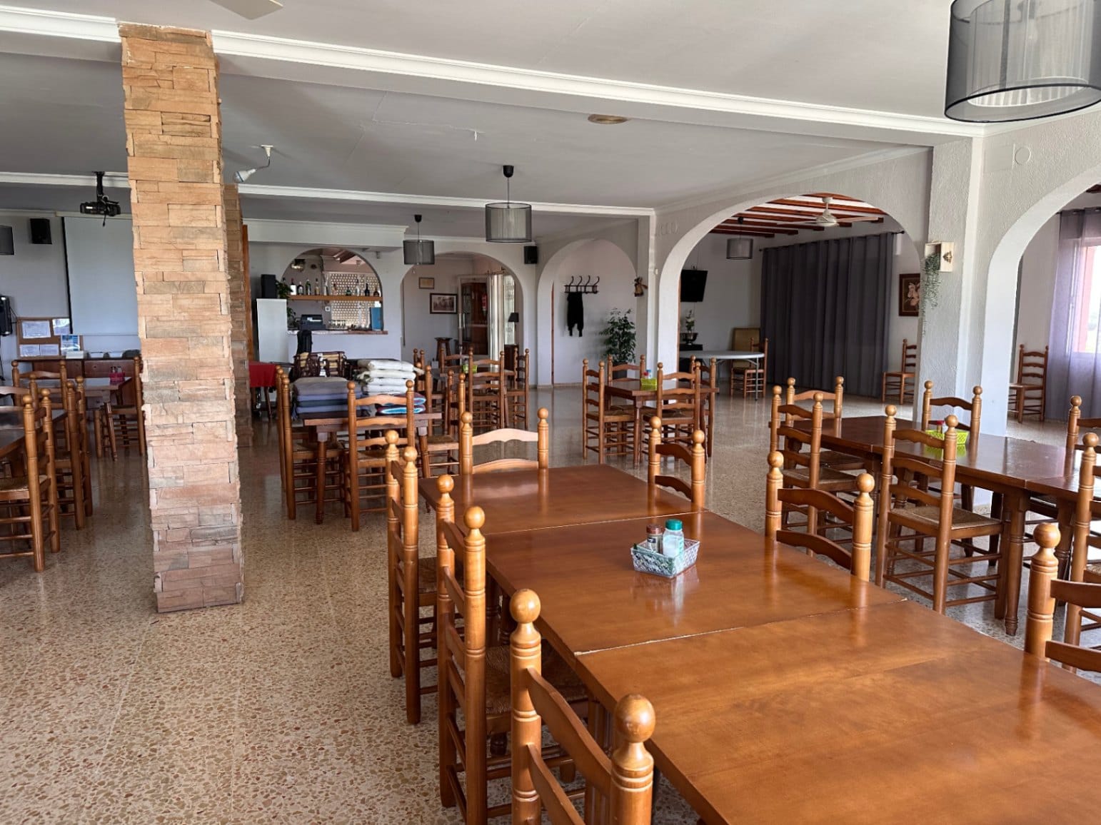 Local primera planta con 5 viviendas en planta baja