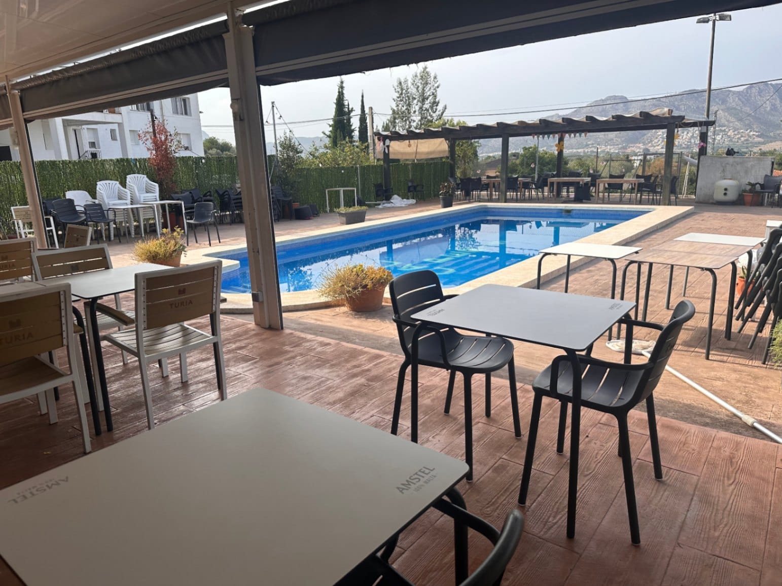 Local primera planta con 5 viviendas en planta baja