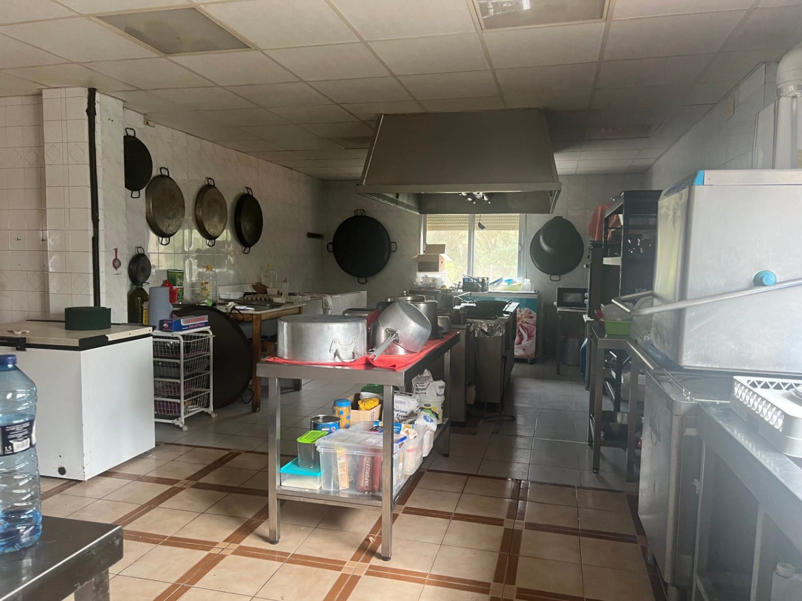 Local primera planta con 5 viviendas en planta baja