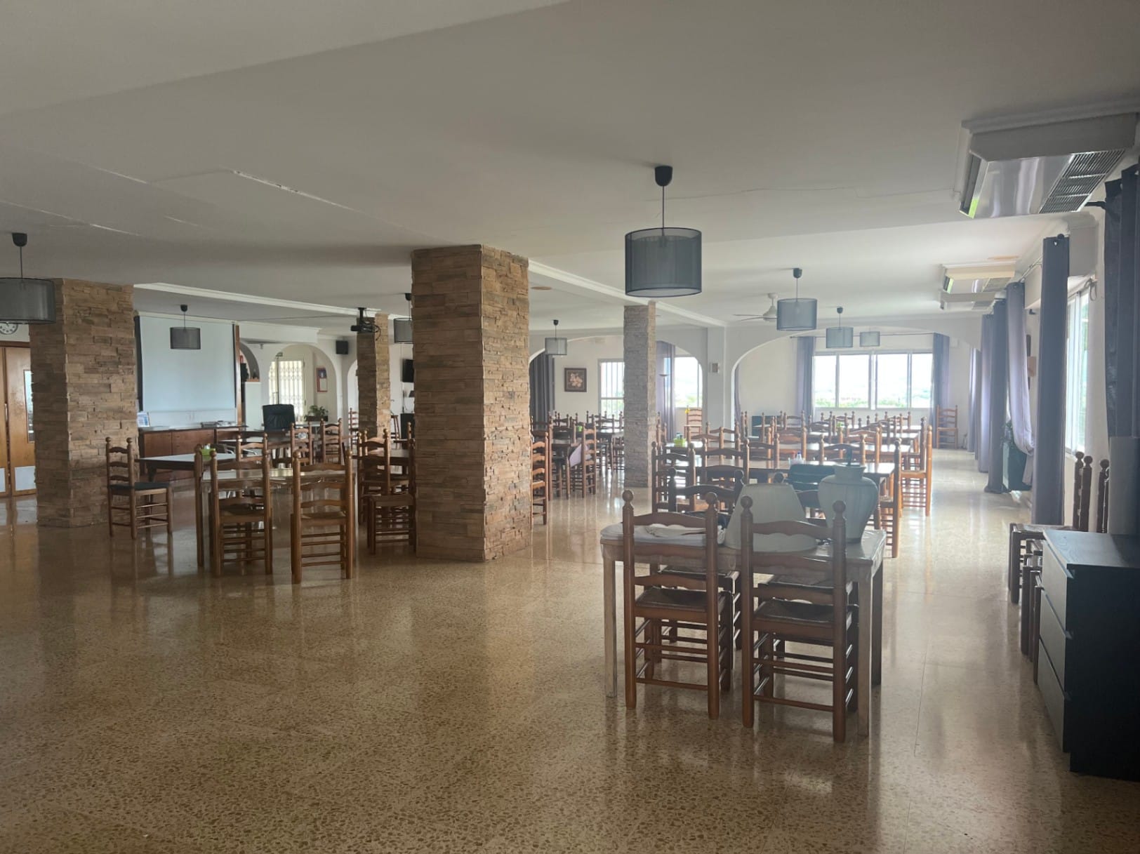 Local primera planta con 5 viviendas en planta baja