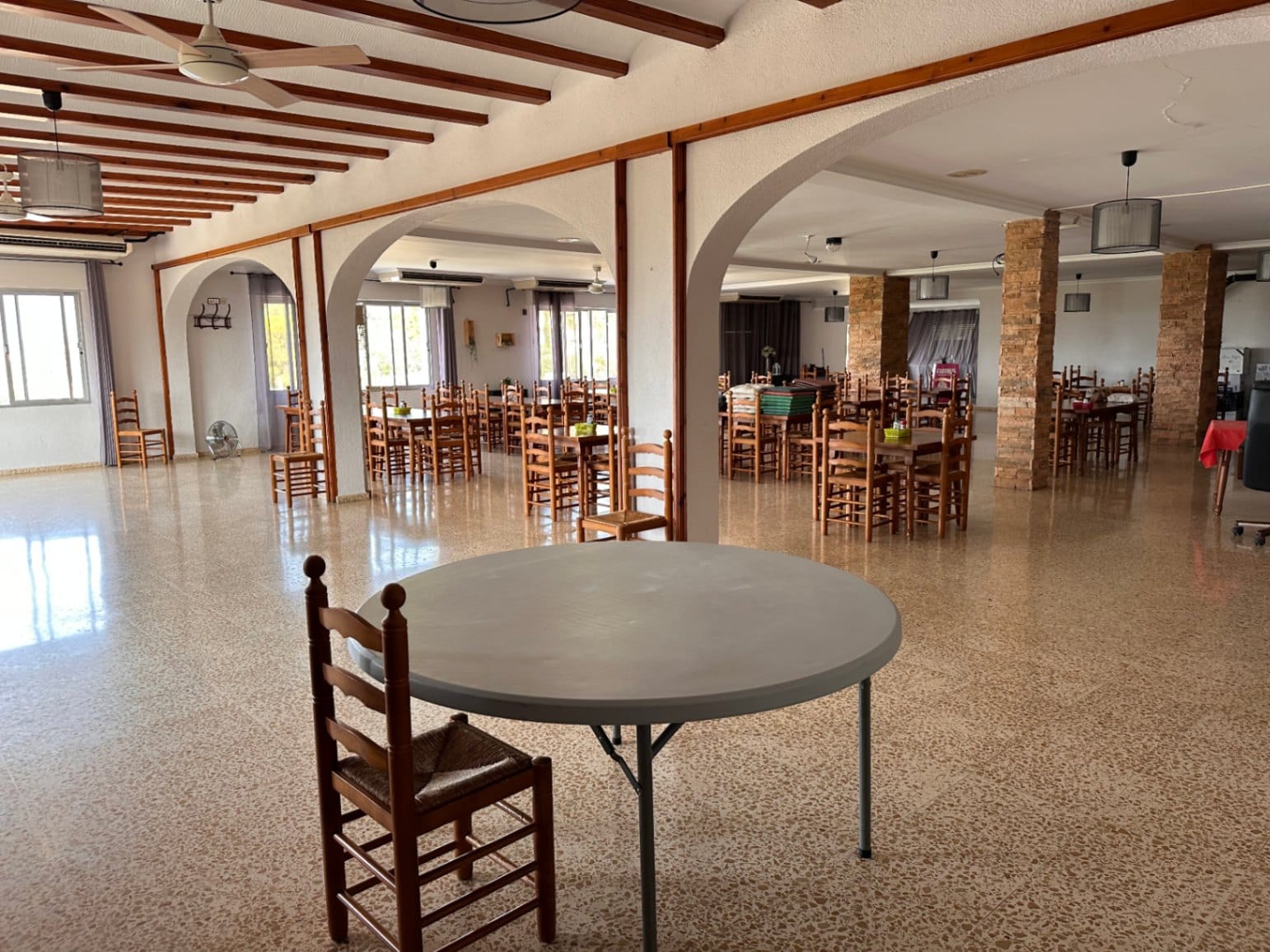 Local primera planta con 5 viviendas en planta baja