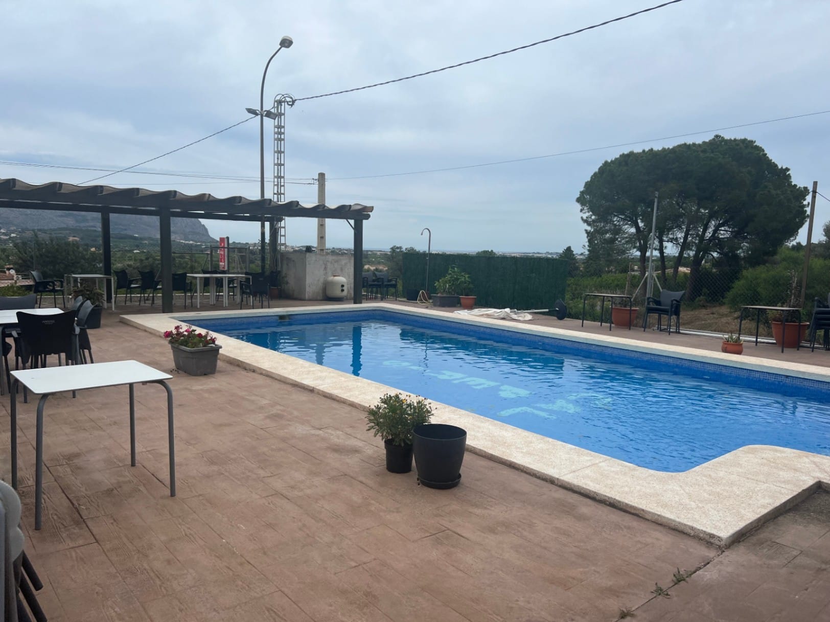 Local primera planta con 5 viviendas en planta baja