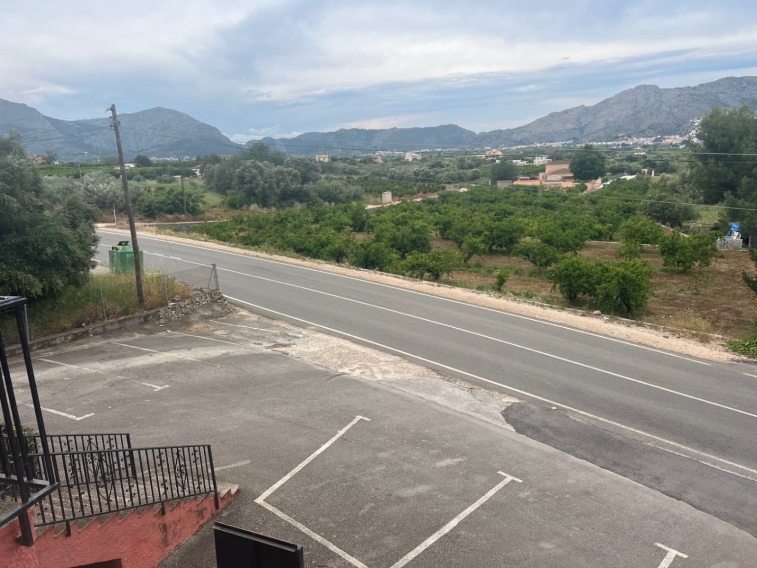 Local primera planta con 5 viviendas en planta baja