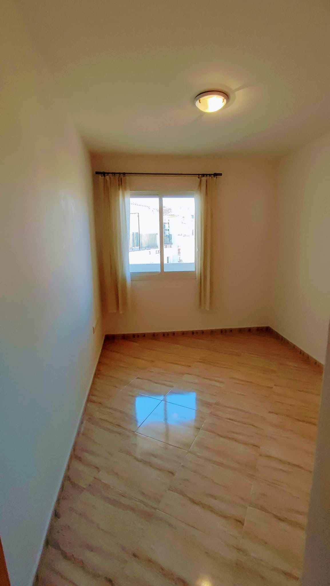 Piso de 3 habitaciones y plaza de parking en Ondara.