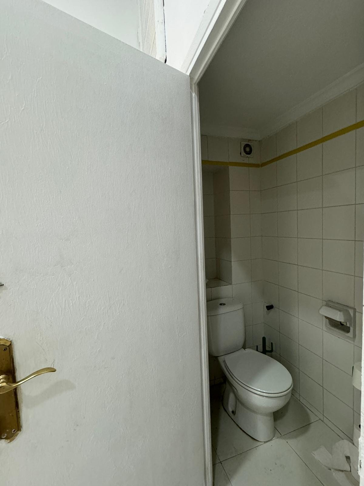 Local comercial en venta en Denia de 227 m² con terraza interior