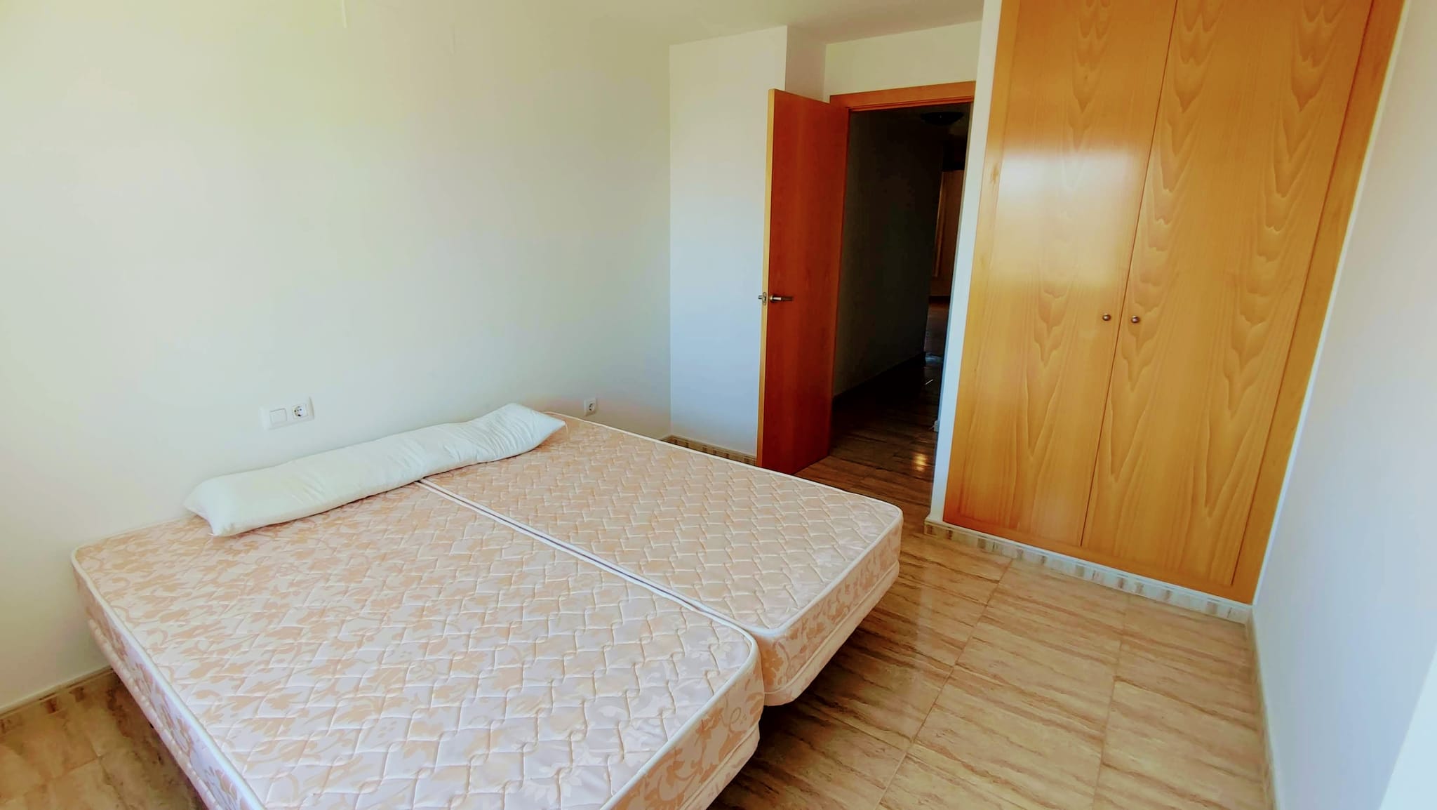 Piso de 3 habitaciones y plaza de parking en Ondara.