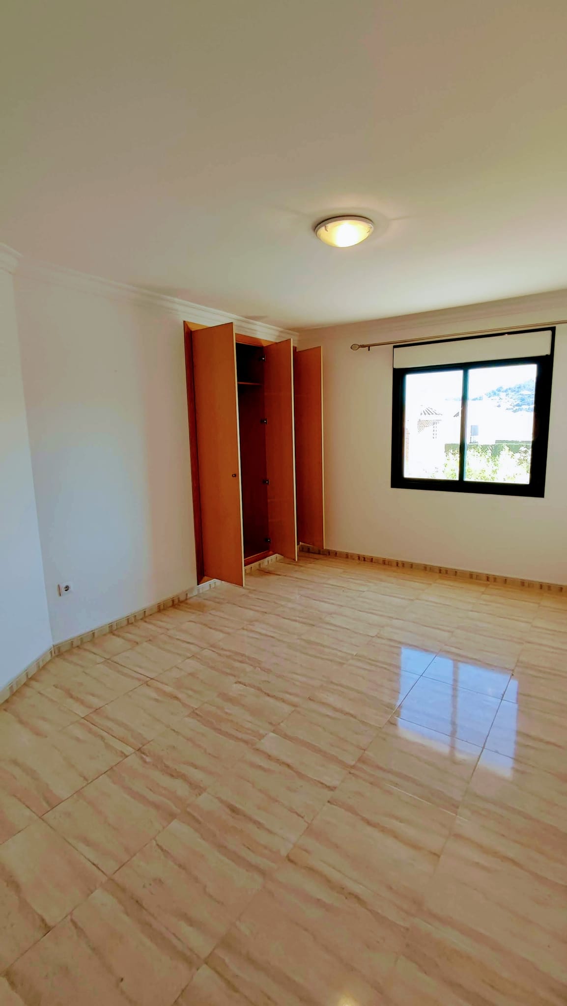 Piso de 3 habitaciones y plaza de parking en Ondara.