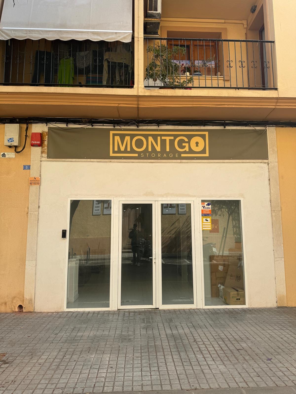 Local comercial en venta en Denia de 227 m² con terraza interior