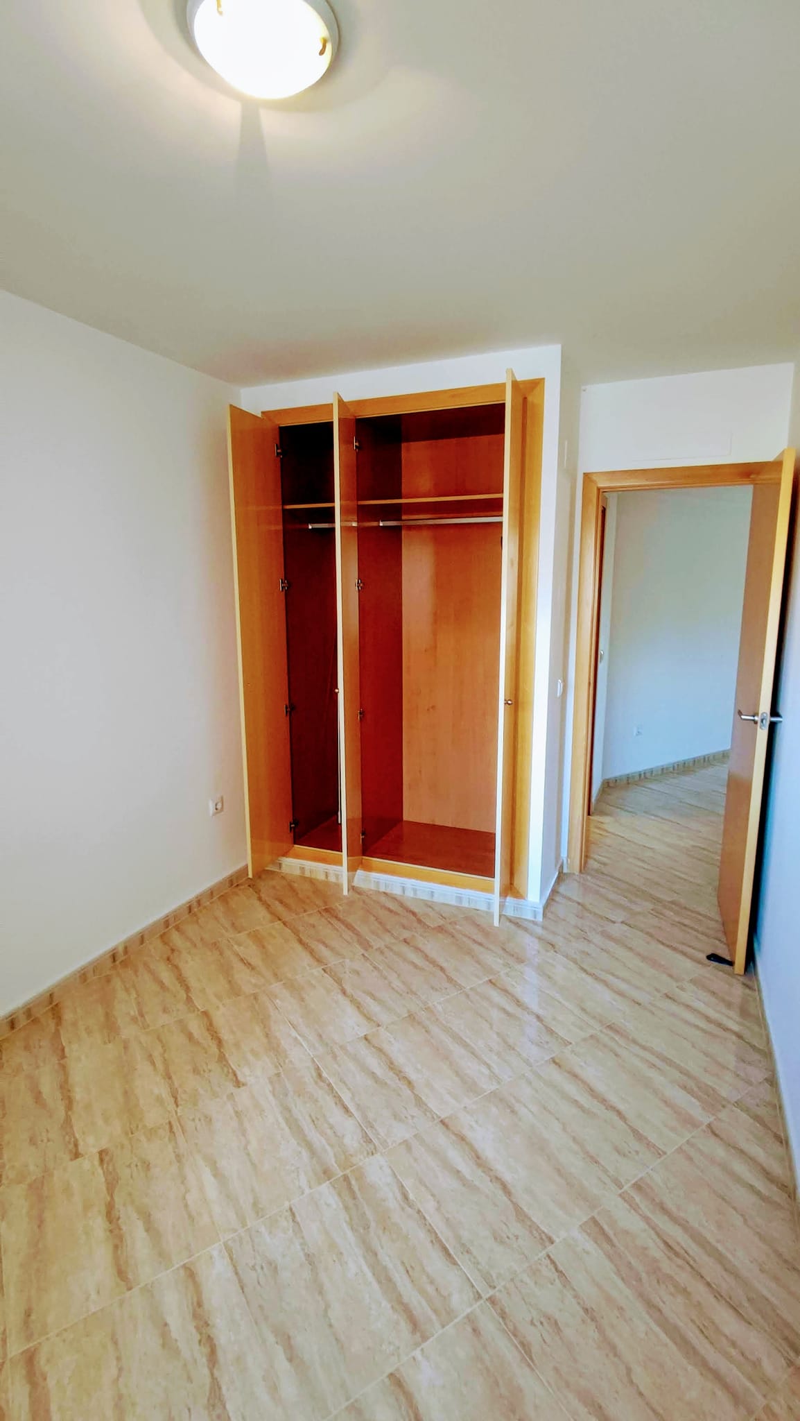 Piso de 3 habitaciones y plaza de parking en Ondara.