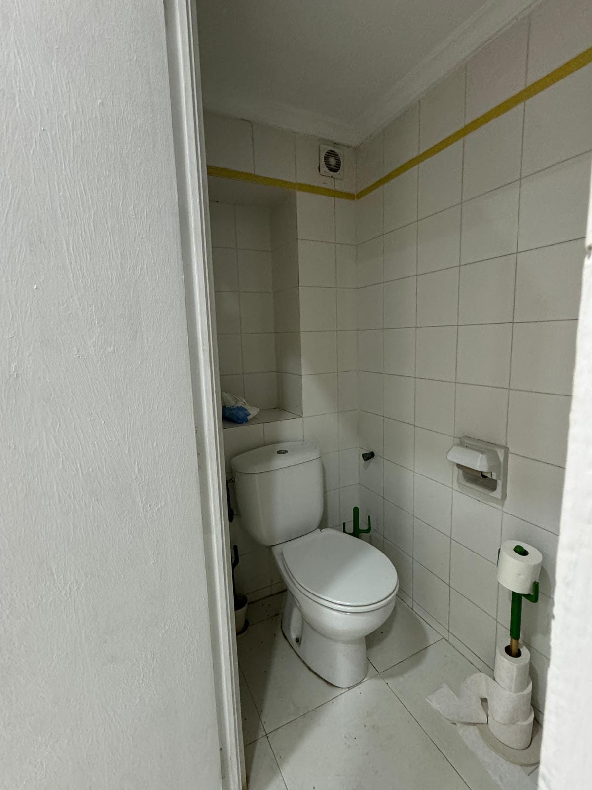 Local comercial en venta en Denia de 227 m² con terraza interior