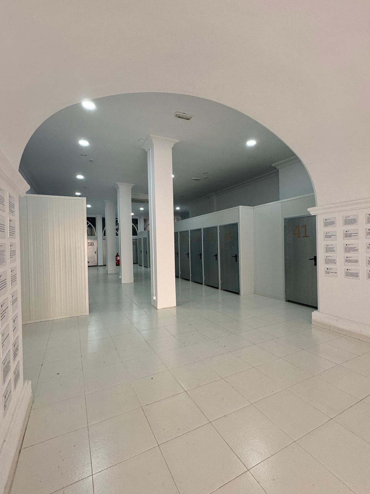 Local comercial en venta en Denia de 227 m² con terraza interior